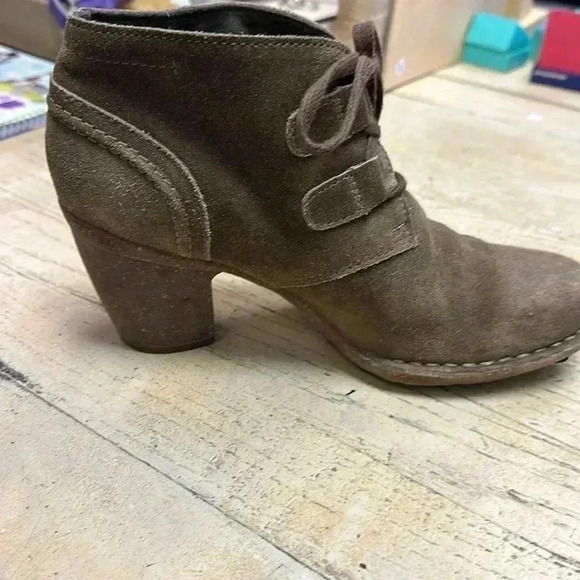 CLARKS - WOMENS CARLETA LYON LOW BOOT SIZE 8 - Picture 4 of 9